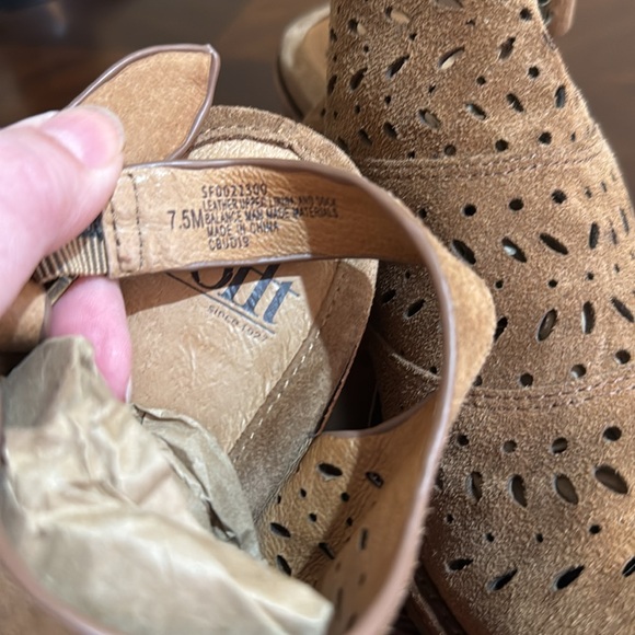 SOFFT SLINGBACKS SHOES TAN SUEDE LEATHER WITH CUTOUTS ADJUSTABLE STRAP BUCKLE - Picture 11 of 11